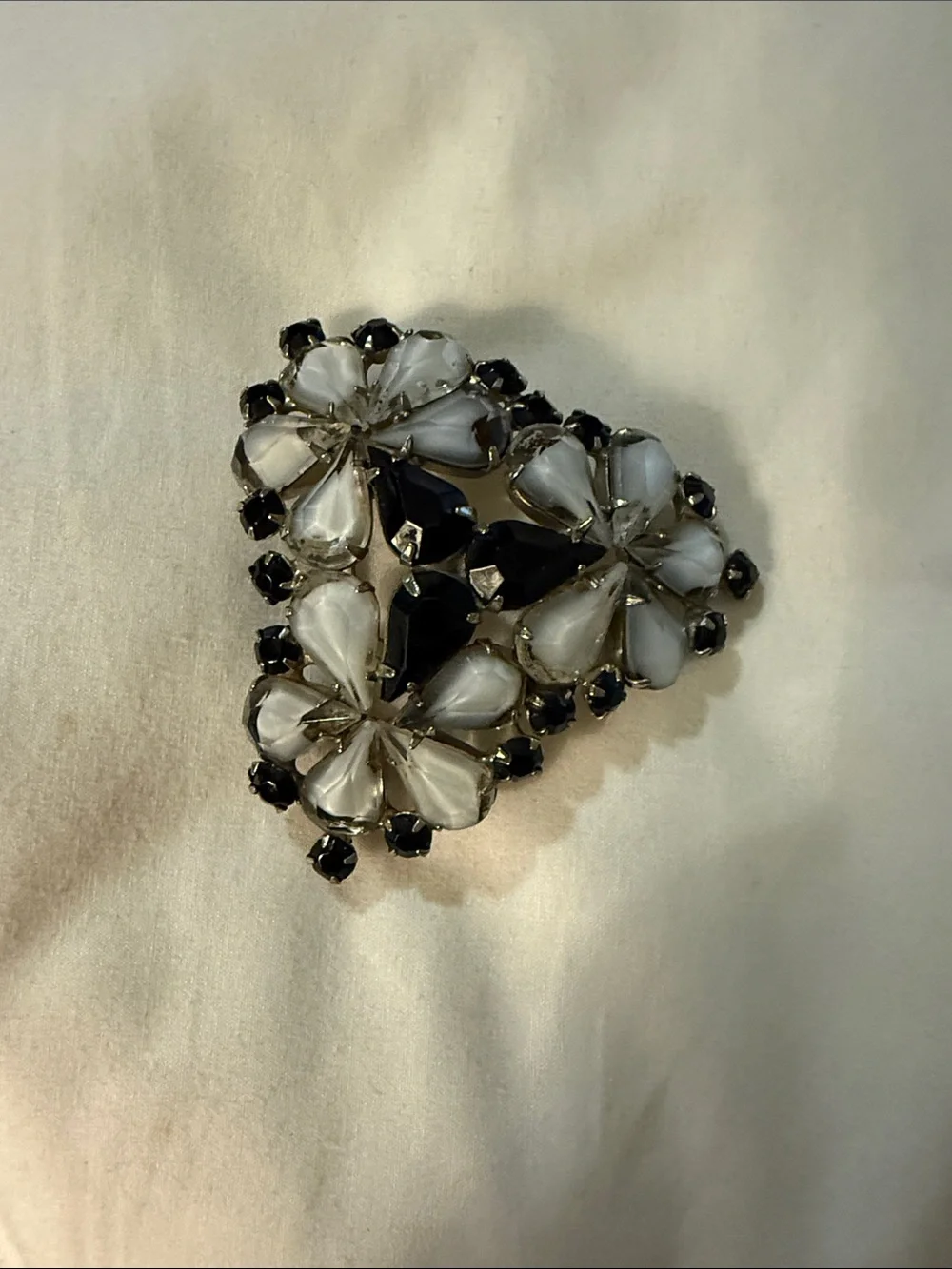 Elegant Black and White Floral Crystal Brooch – Women Jewelry